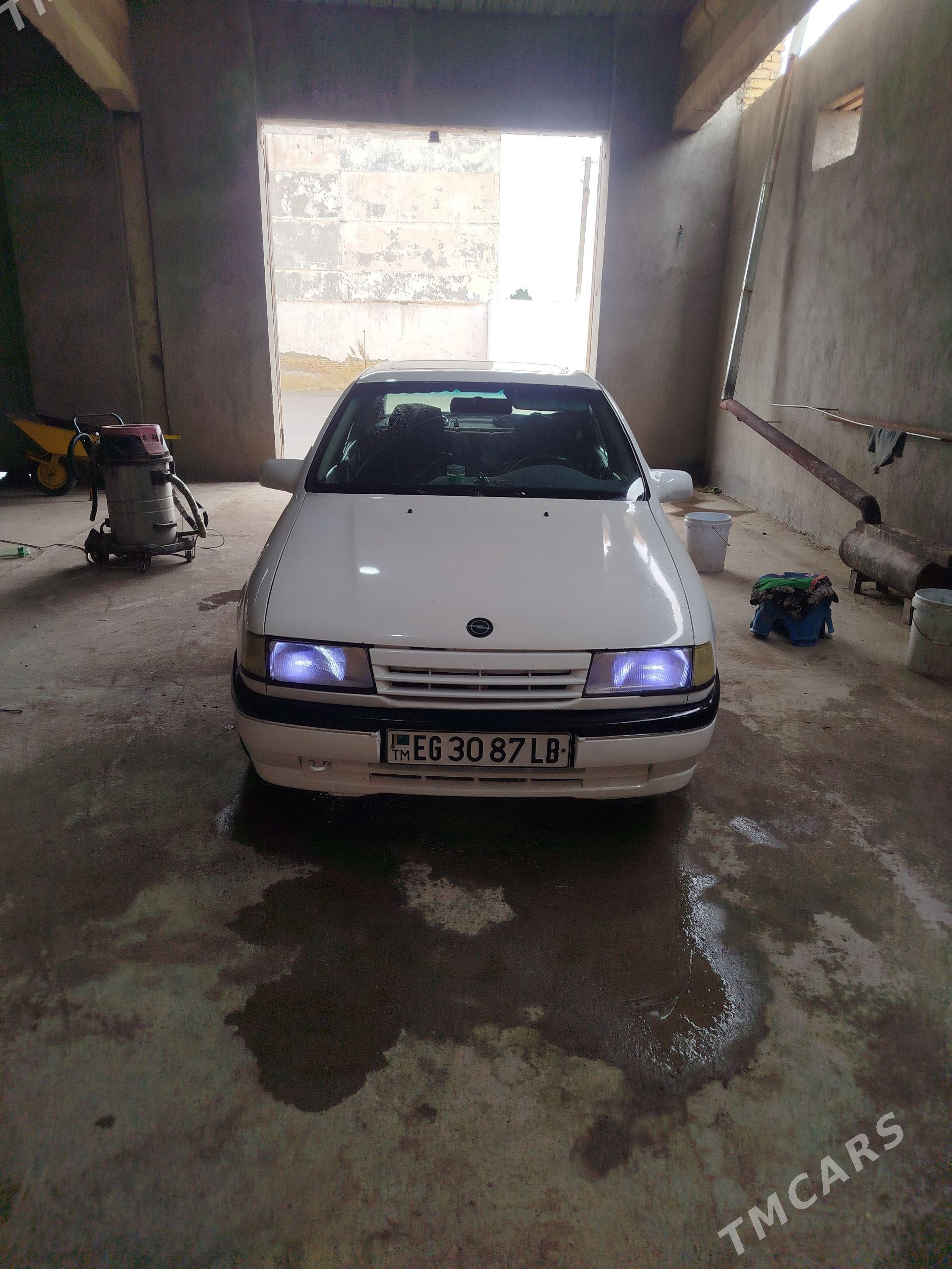 Opel Vectra 1992 - 38 000 TMT - Сакар - img 1