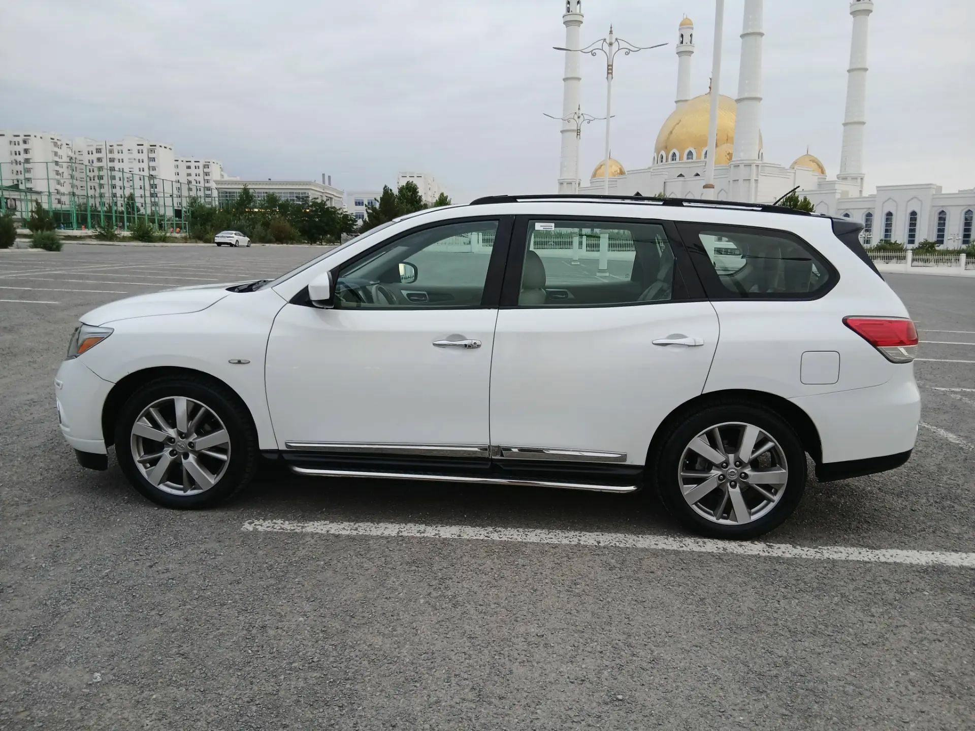 Nissan Pathfinder 2015 - 179 000 TMT - 5 mkr - img 1
