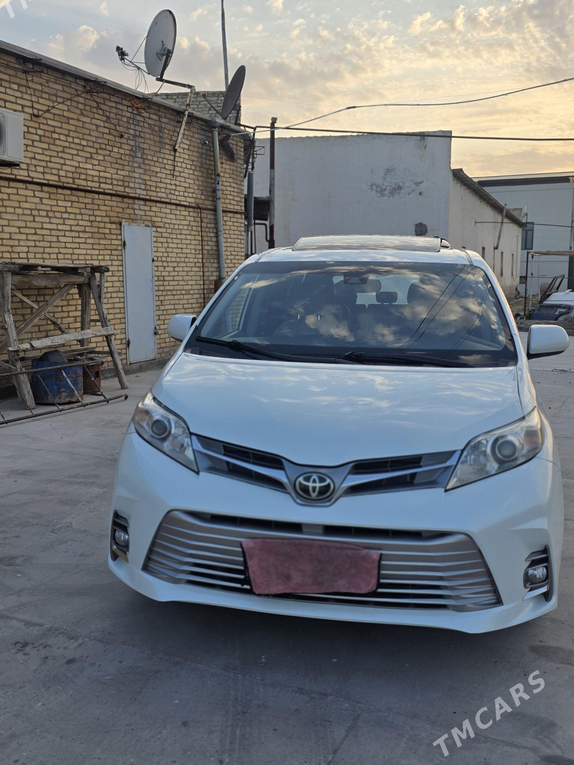 Toyota Sienna 2020 - 456 000 TMT - Türkmenabat - img 1