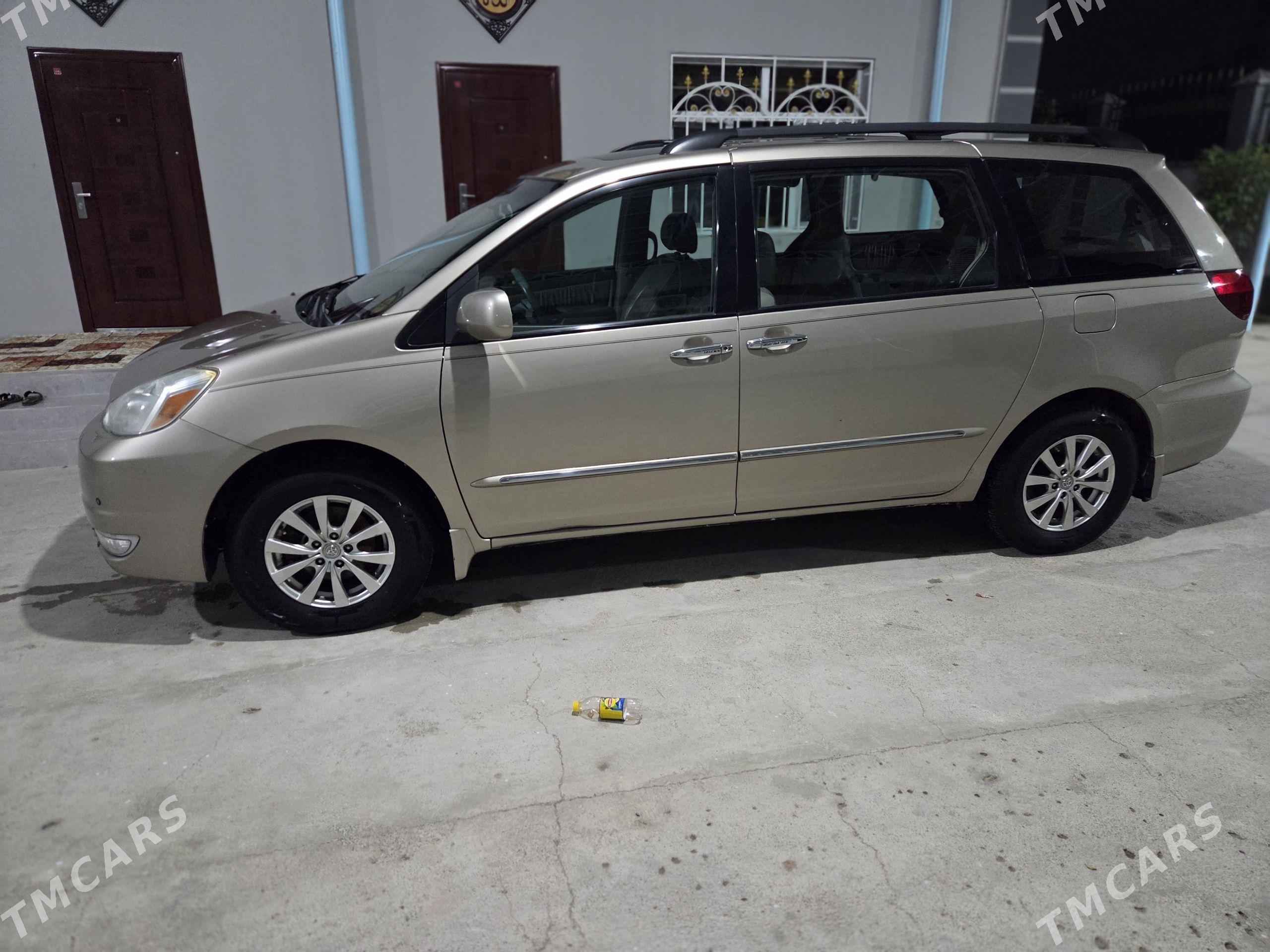 Toyota Sienna 2004 - 290 000 TMT - Гёкдепе - img 1
