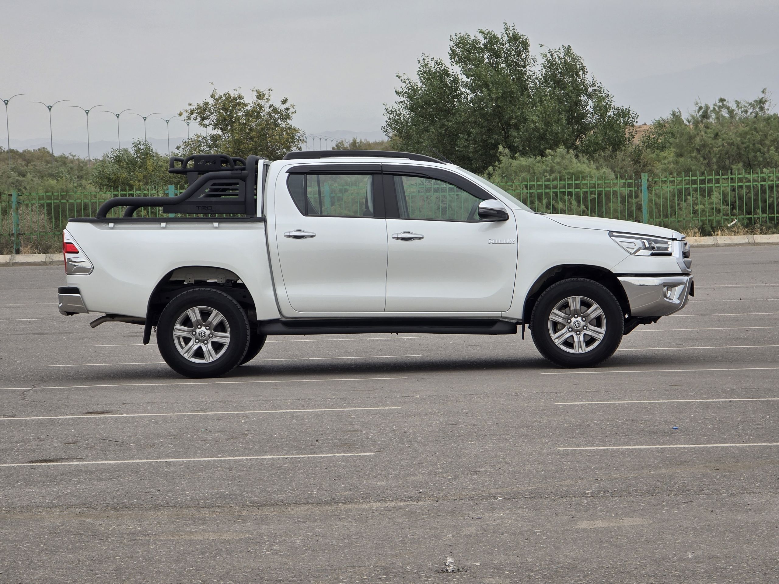 Toyota Hilux 2023 - 675 000 TMT - Aşgabat - img 1