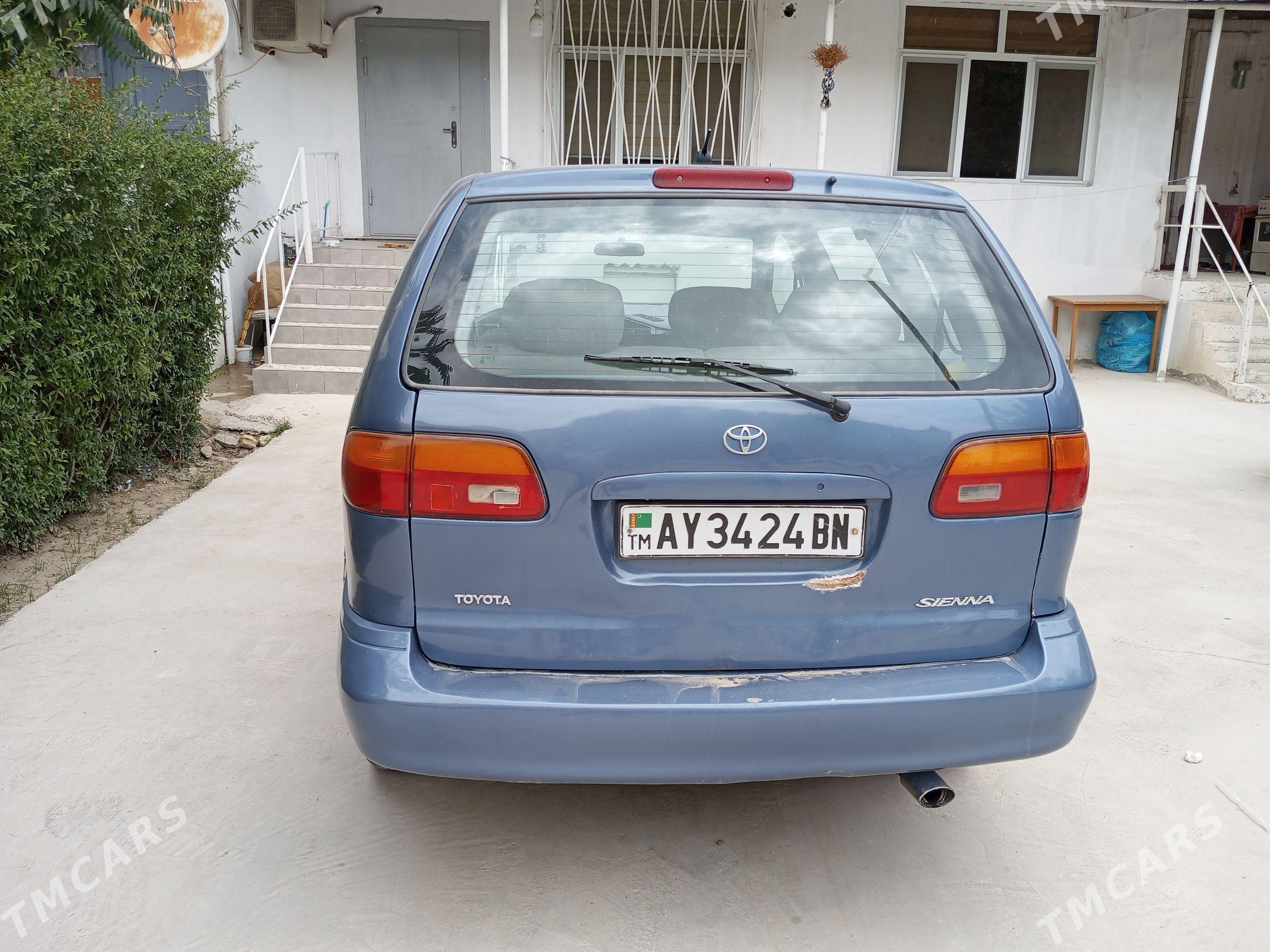 Toyota Sienna 2000 - 160 000 TMT - Балканабат - img 1