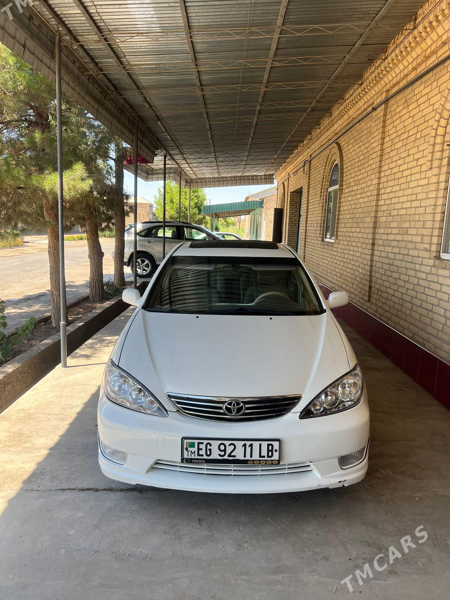 Toyota Camry 2005 - 230 000 TMT - Dänew - img 1