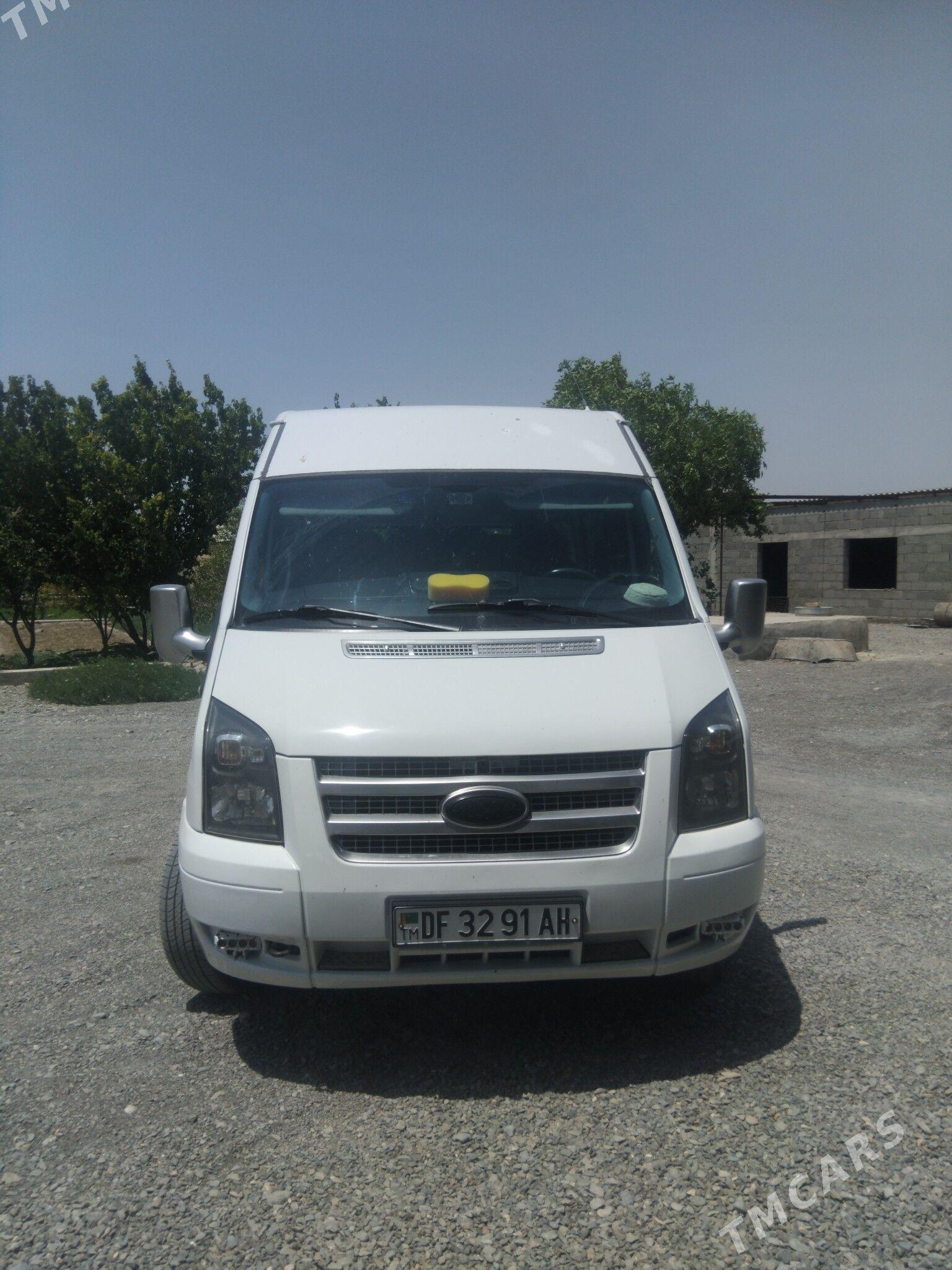 Toyota Hiace 2008 - 240 000 TMT - Гёкдепе - img 1
