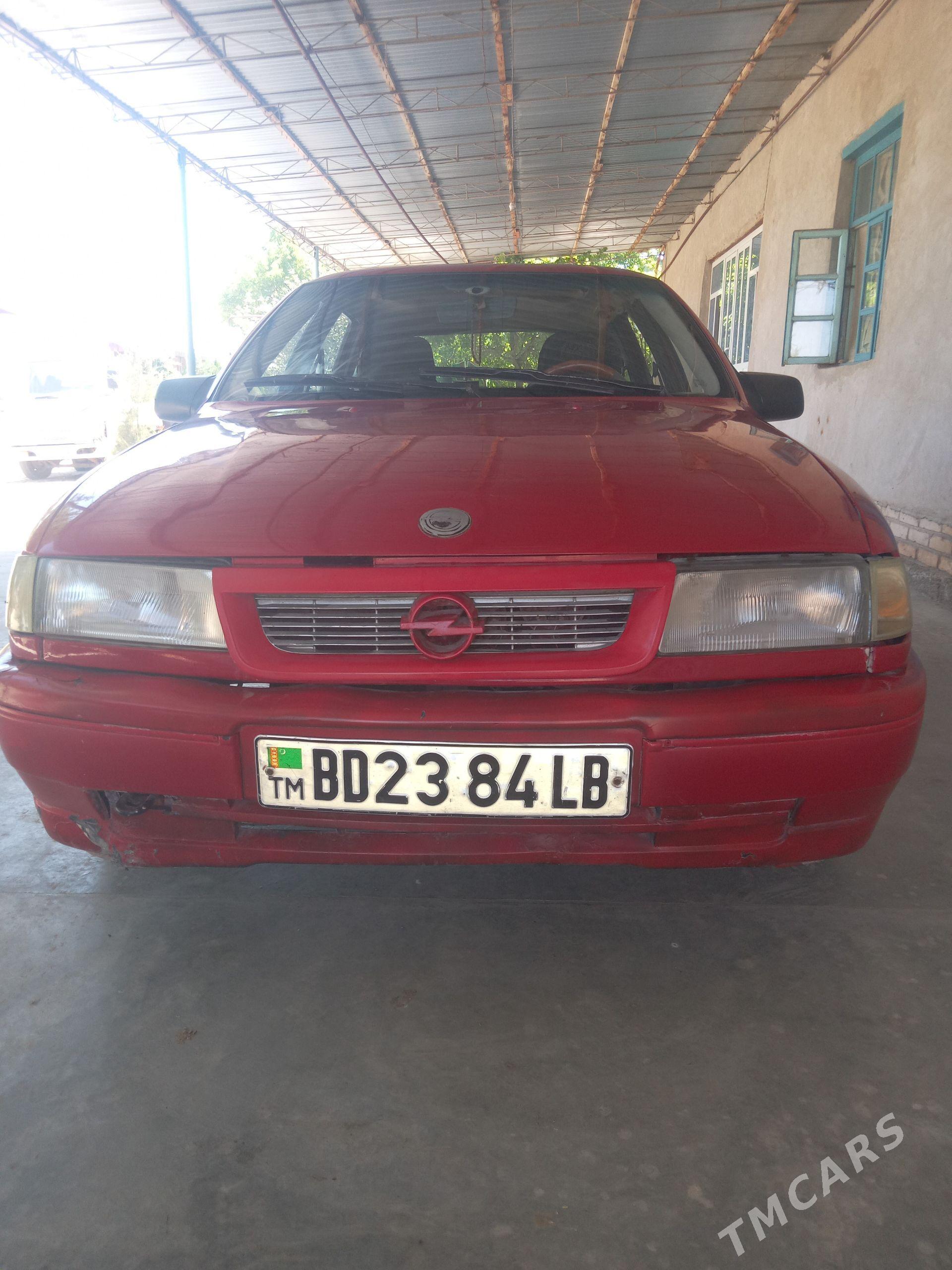 Opel Vectra 1993 - 31 000 TMT - Фарап - img 1