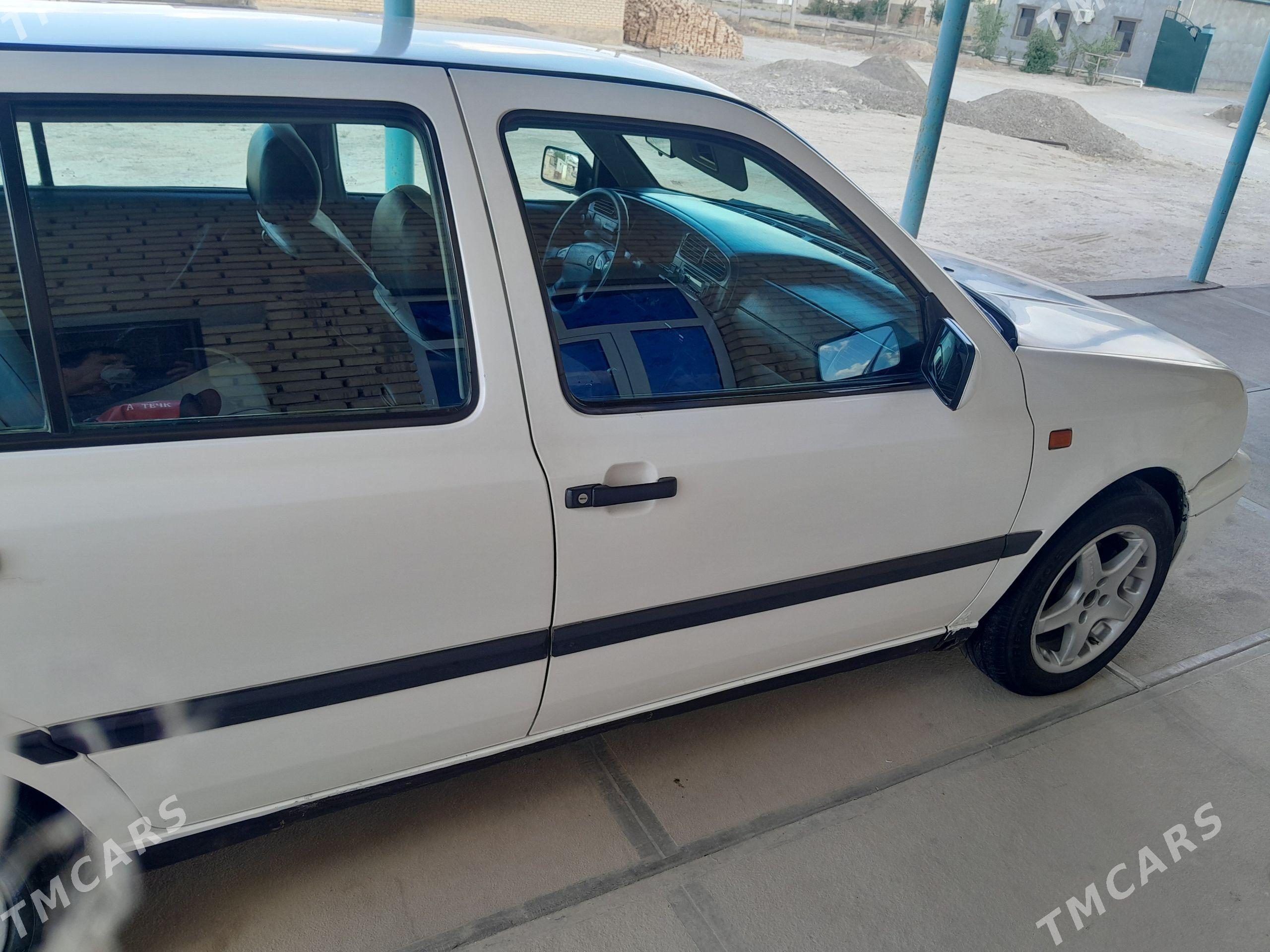 Volkswagen Vento 1994 - 55 000 TMT - Кака - img 1
