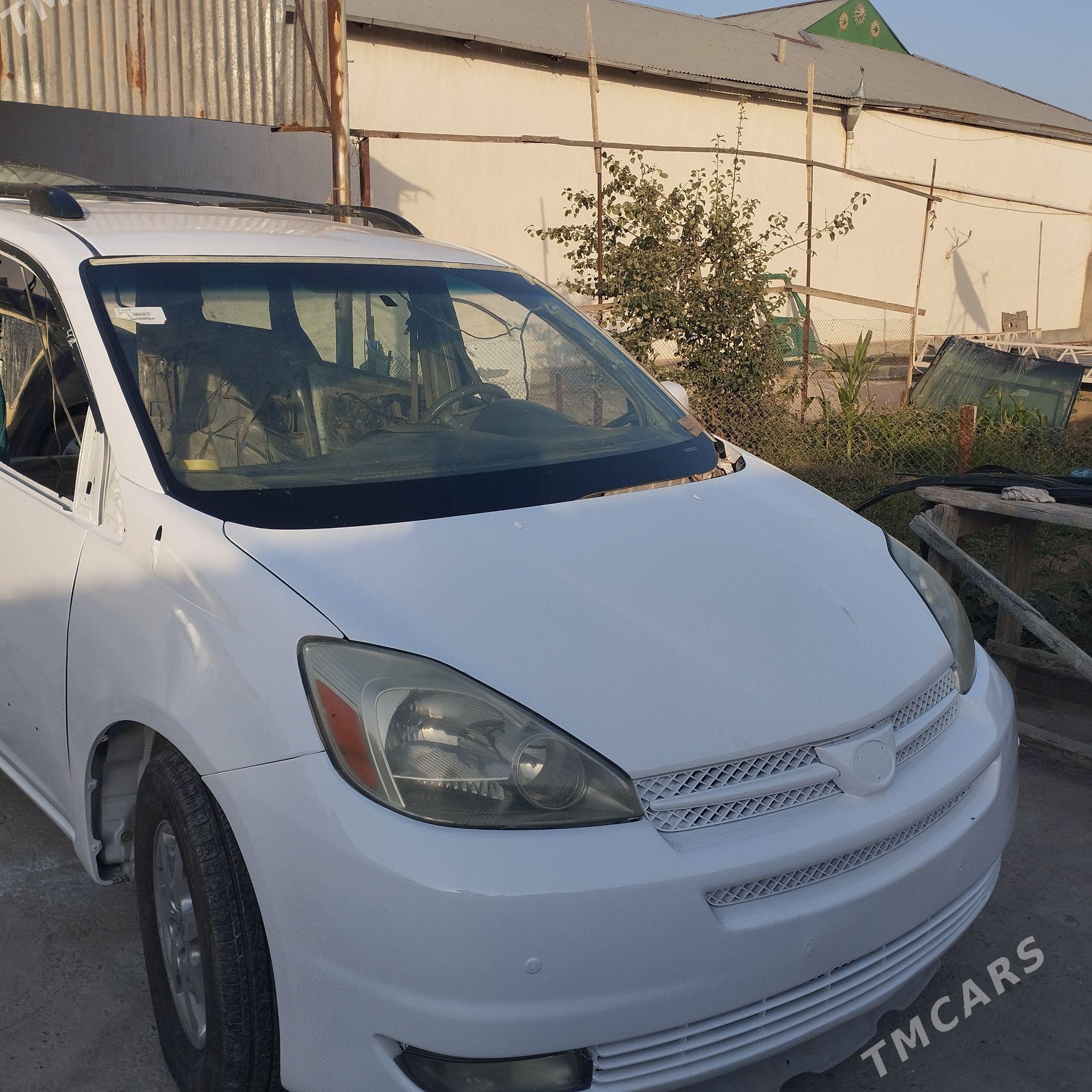 Toyota Sienna 2003 - 215 000 TMT - Теджен - img 1