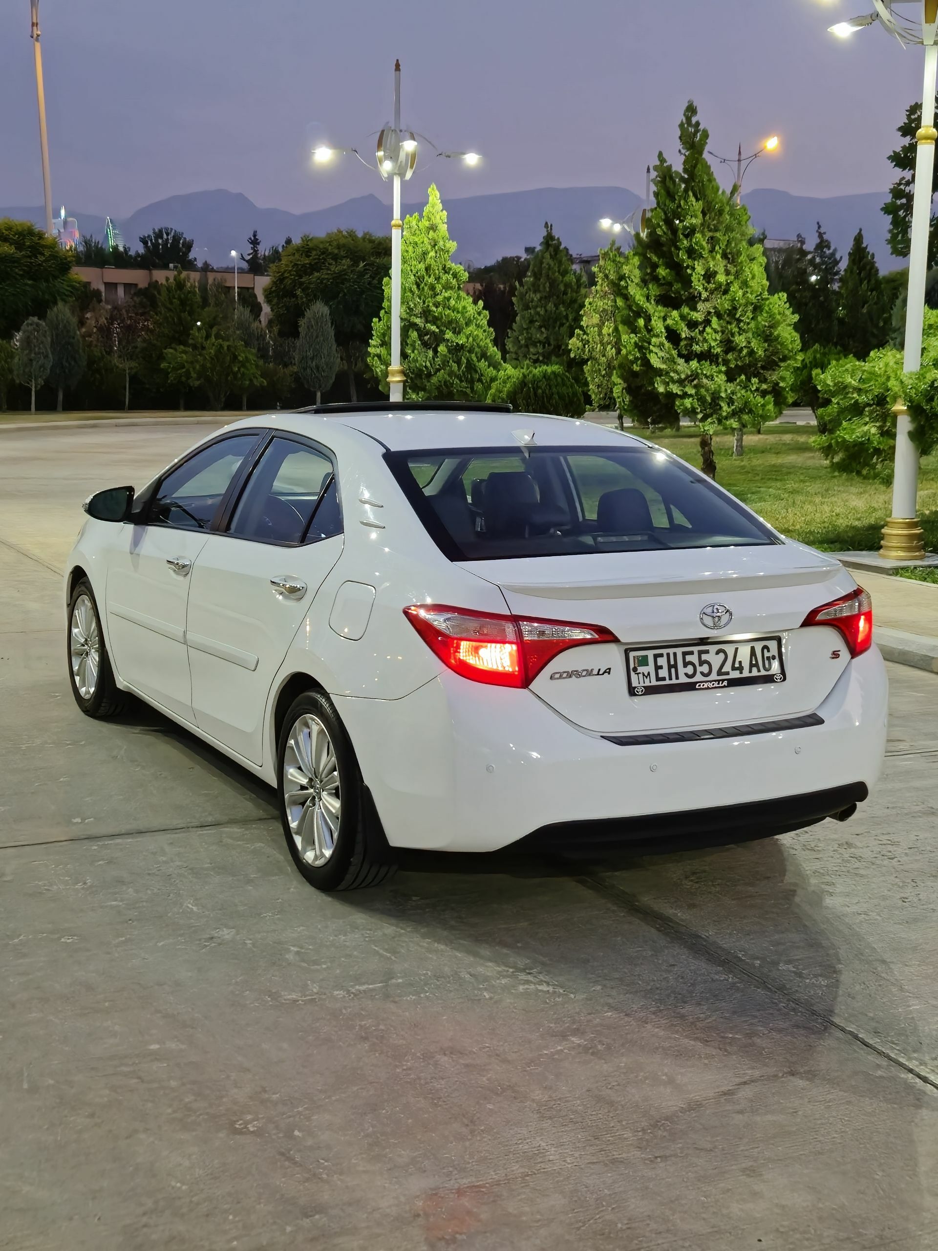 Toyota Corolla 2015 - 210 000 TMT - Кëши - img 1