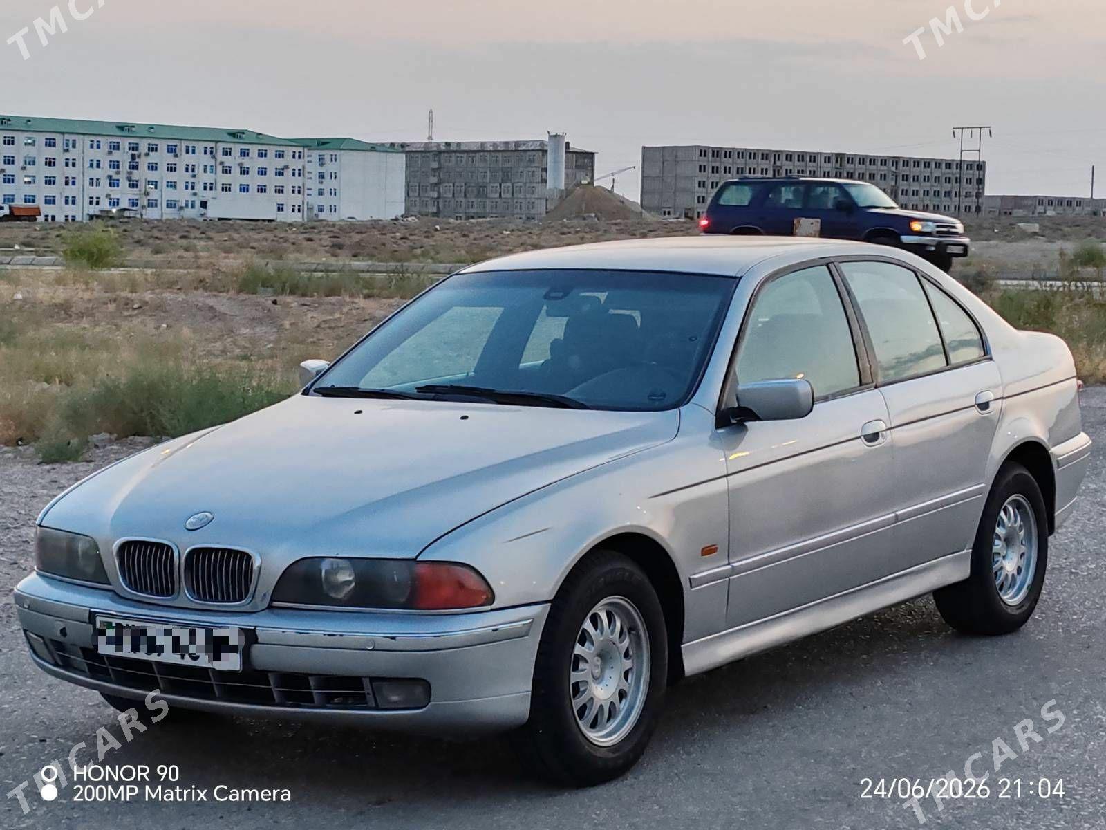 BMW E39 2001 - 115 000 TMT - Балканабат - img 1