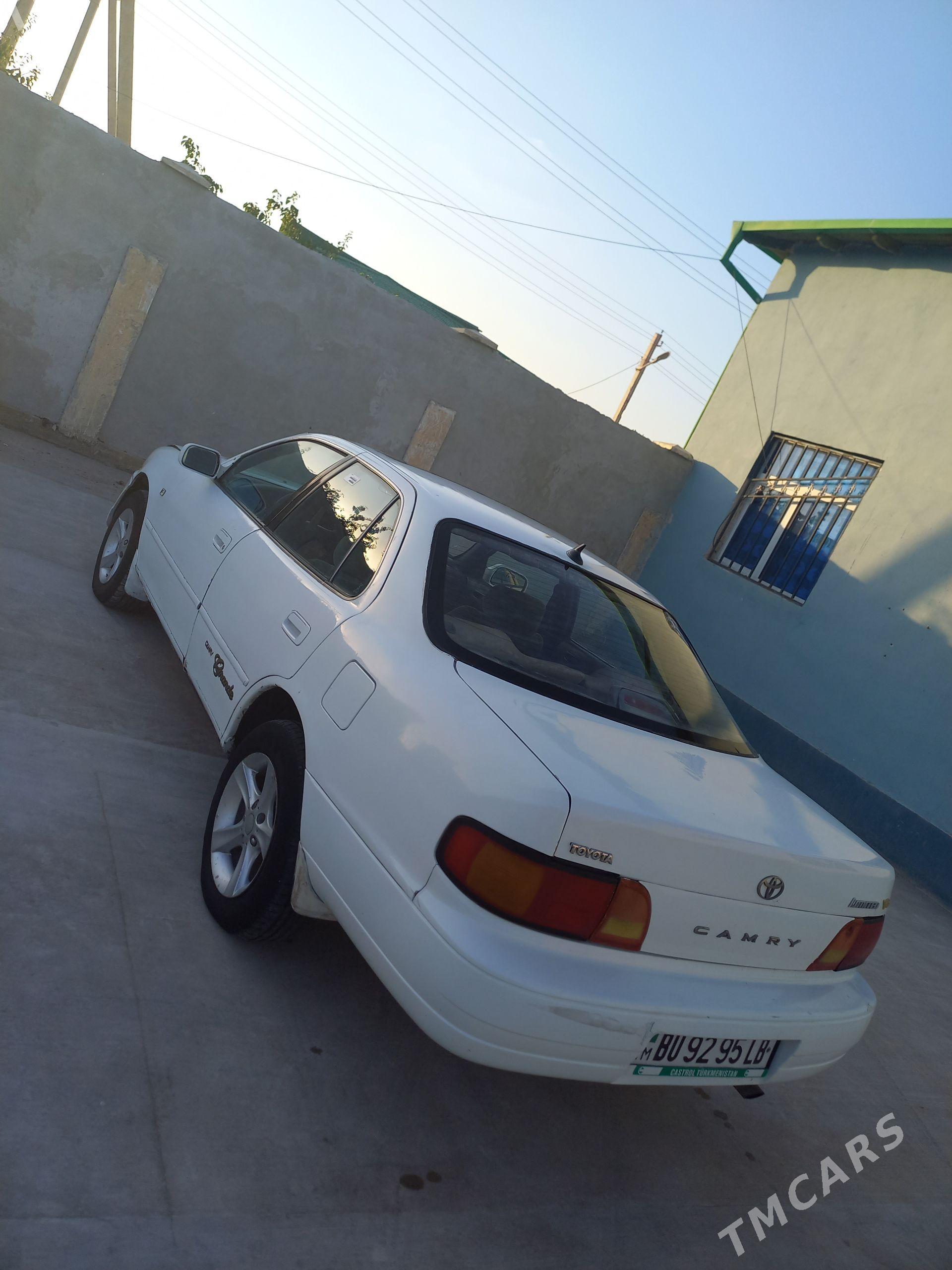 Toyota Camry 1994 - 70 000 TMT - Гарабекевюл - img 1