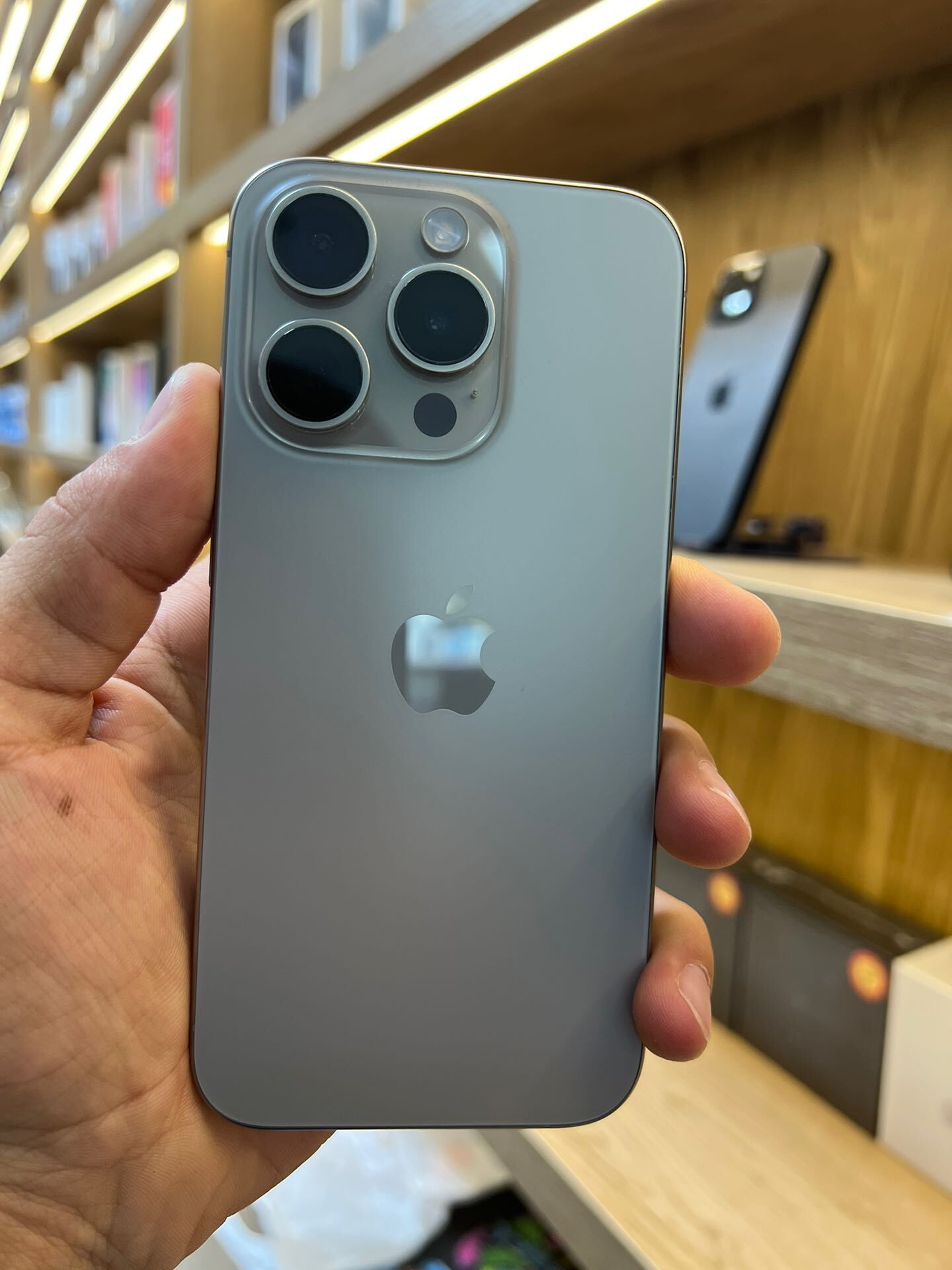 iphone 15pro 84128 kredit - Торговый центр "15 лет Независимости" - img 1