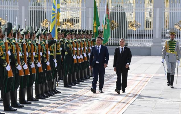 Gyrgyzystanyň we Türkmenistanyň Prezidentleriniň duşuşygynyň resmi dabarasy geçirildi