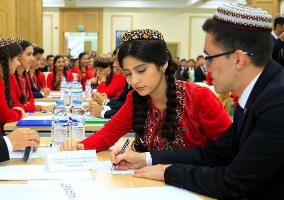 Türkmenistanda iki ýokary okuw mekdebi täze okuw ýylyndan hojalyk hasaplaşygyna geçer