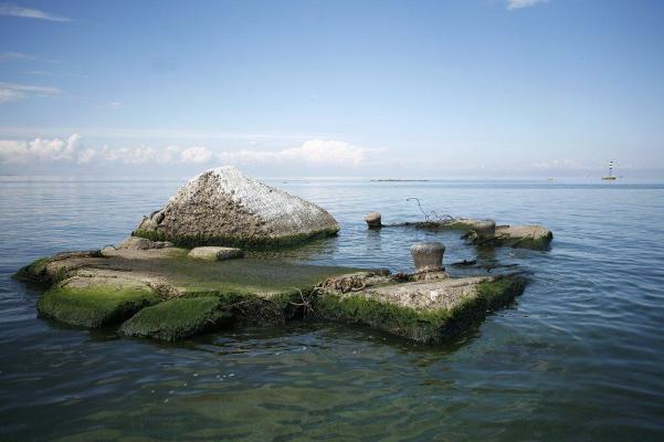 Из-под воды появилась затерянная десятки лет назад деревня