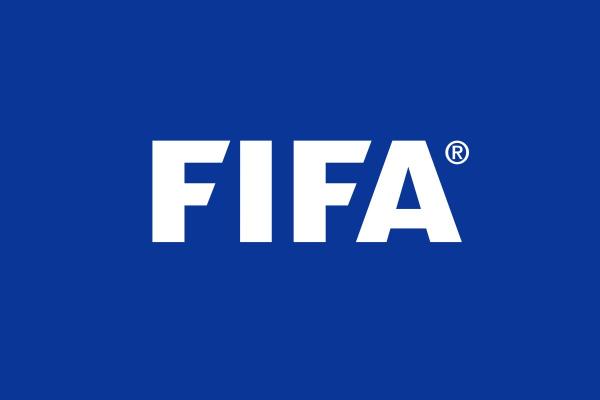 FIFA futbol üçin täze düzgünleri synap görýär