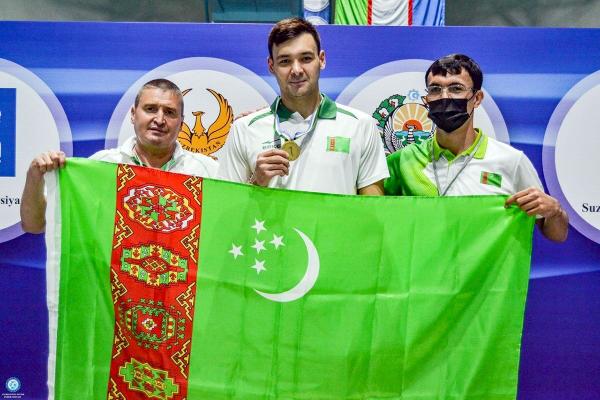 Türkmenistanly suwda ýüzüjiler Daşkentde 7 medal gazandylar