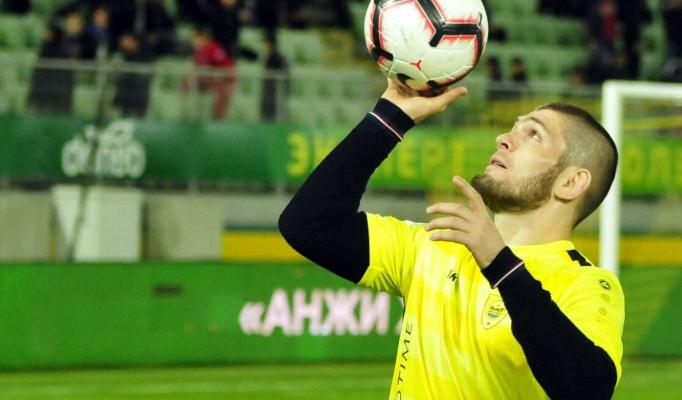 Nurmagomedow professional futbolçy bolup, "Realyň" düzüminde oýnamak isleýär