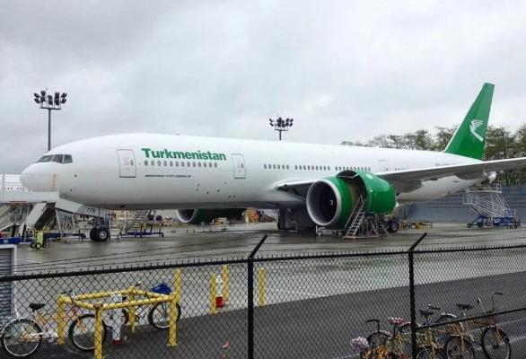 «Türkmenhowaýollaryna» «Boeing 777-200LR» uçary gelip gowuşdy