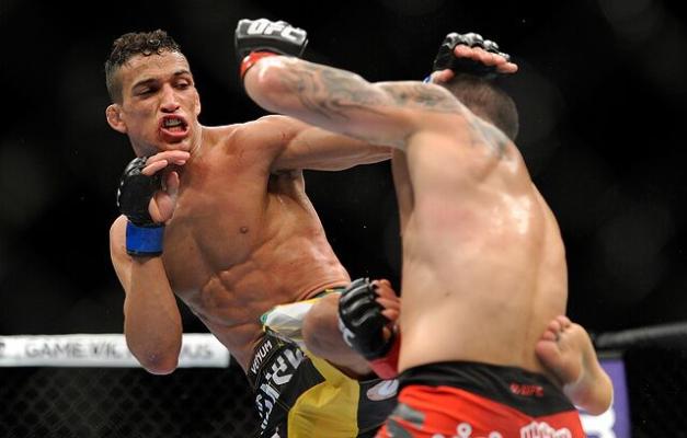 Бразилец Чарльз Оливе­йра стал новым чемпио­ном UFC­ в легком весе­