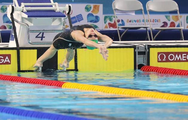 Австралийка Маккеон обновила мировой рекорд в плавании на дистанции 100 м на спине