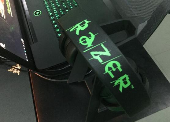 Razer kompaniýasy COVID-19-a garşy neon yşyklandyryşly örtügini tanyşdyrdy