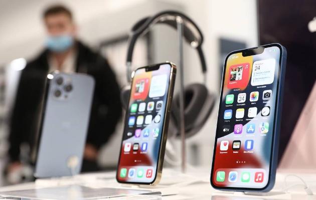 Nikkei: Apple sentýabr-oktýabr aýlarynda çip ýetmezçiligi sebäpli iPhone 13-iň önümçiligini 20% azaltdy