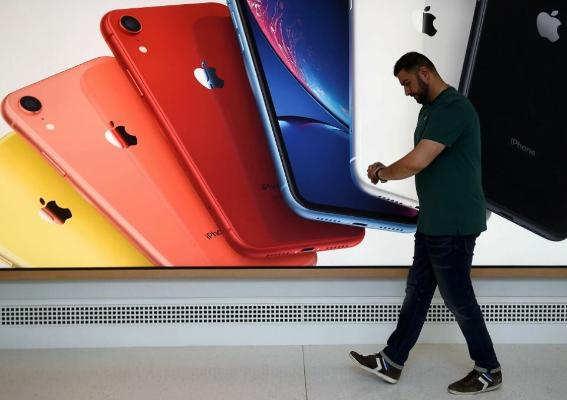 Apple bassyr dokuzynjy ýyl dünýäniň iň gymmat brendi bolmagynda galdy