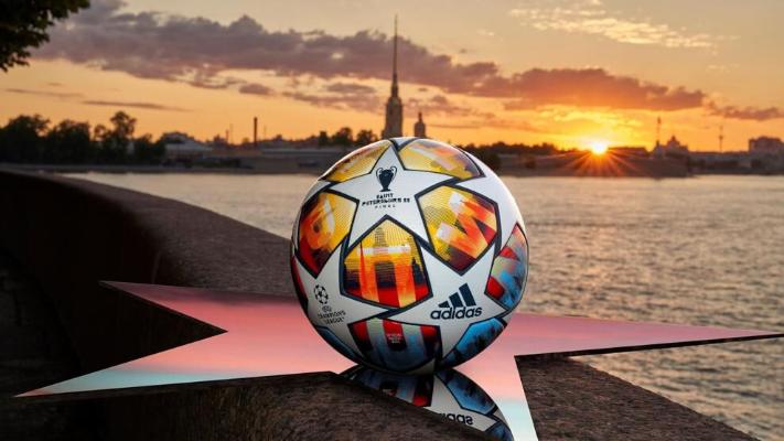 Adidas представила мяч финала Лиги чемпионов в Санкт-Петербурге