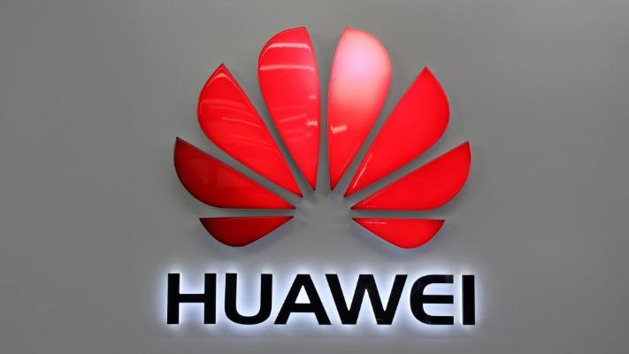 Трамп продлил запрет на работу с Huawei еще на год