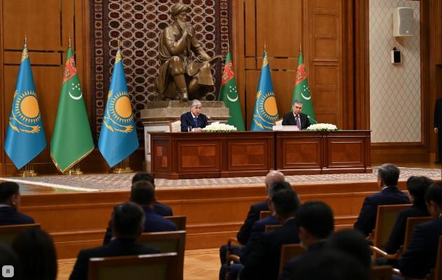 Лидеры Туркменистана и Казахстана провели совместный пресс-брифинг по итогам двусторонних переговоров