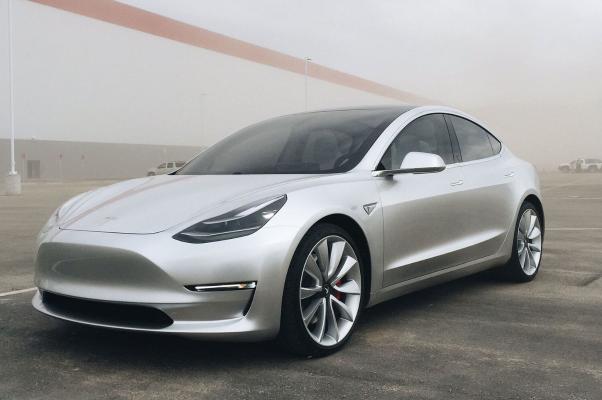 Tesla Model 3 в сентябре впервые стала лидером продаж в Европе