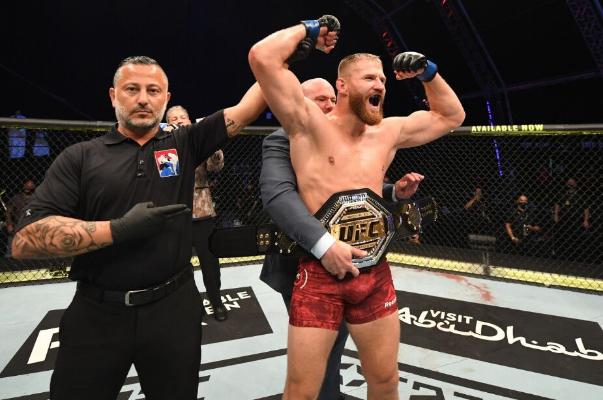 Блахович стал чемпионом UFC, нокаутировав Рейеса