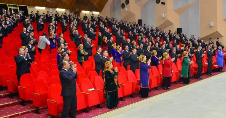 Hasyl toýy mynasybetli zähmetde tapawutlananlara sylaglar gowşuryldy