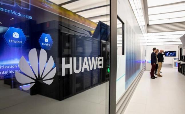 Huawei Minskide ikinji dükanyny açdy