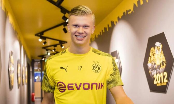 Dortmundyň "Borussiýasynyň" hüjümçisi Holland “Golden Boy” baýragyny aldy