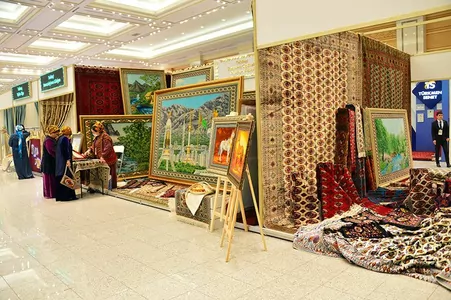 11 мастериц удостоились звания «Заслуженная ковровщица Туркменистана»