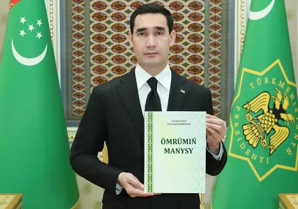 Türkmenistanyň Prezidenti Gurbanguly Berdimuhamedowy täze kitabynyň çapdan çykmagy bilen gutlady