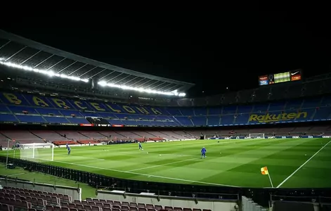 Стадион футбольного клуба "Барселона" впервые переименуют