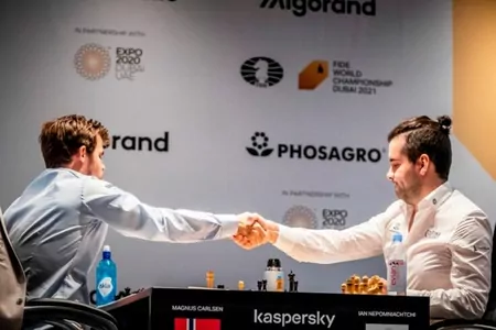 Непомнящий и Карлсен в третий раз подряд сыграли вничью в матче за шахматную корону