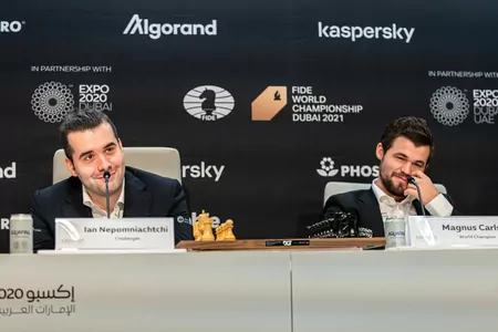 Магнус Карлсен и Ян Непомнящий сразятся за шахматную корону в Дубае