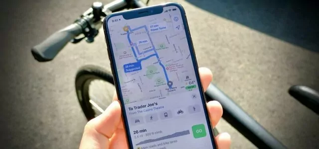 По Google Карте можно будет выяснить загруженность улиц людьми