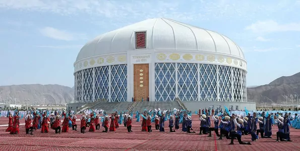В Балканабате состоялось торжественное открытие здания «Türkmeniň ak öýi»