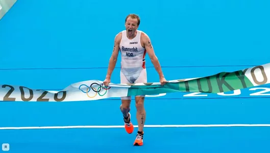 Норвежец Блумменфель завоевал золото Олимпиады в соревнованиях по триатлону