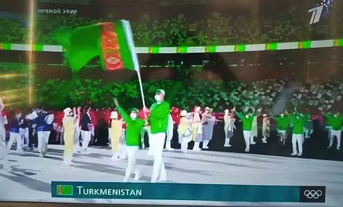 Туркменские олимпийцы приняли участие в параде спортсменов на церемонии открытия Игр в Токио