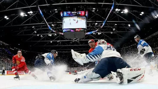 В финал Чемпионата ми­ра по хоккею вышли Фи­нляндия и Канада