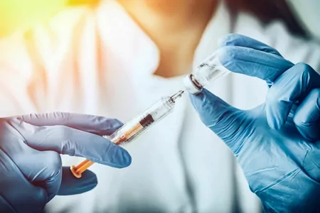 Страны Европы приступили к вакцинации подростков
