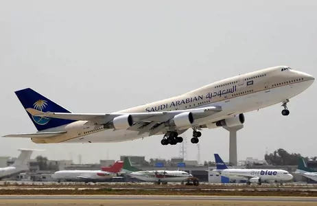 В мае Саудовская Аравия возобновит внешнее авиасообщение