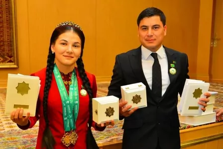 За успех на чемпионате мира-2018 президент Туркменистана подарил тренеру Джумабаевой квартиру