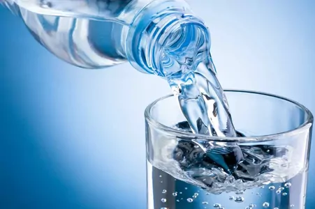 Врач-диетолог развеял три популярных мифа об употреблении воды