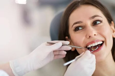 Стоматолог рассказала, какие продукты влияют на цвет зубов
